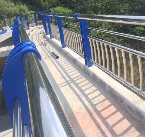 蚌埠不锈钢碳素复合管桥梁护栏
